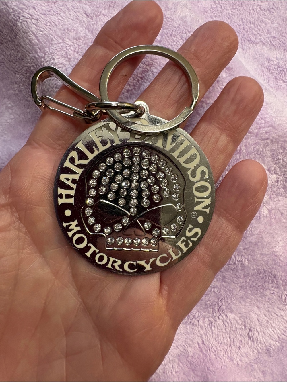 Authentic Harley-Davidson.
Willie G Crystal Skull Keychain
OR a Purse Charm.